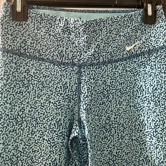 Nike Women’s Workout Leggings/Pants - Picture 2 of 3